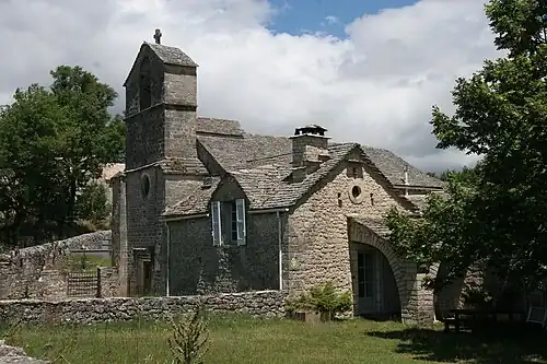 románský kostel v Saint-Pierre-des-Tripiers