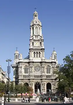 Průčelí kostela Nejsvětější trojice