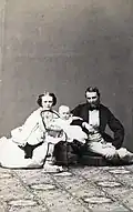 Bohuslav Chotek s manželkou Wilhelmine a dcerou Zdenkou (Sidonií), asi 1862