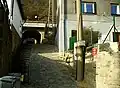 Pohled z Labského nábřeží do ulice Úbočí.