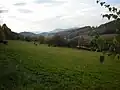 Pohled na Žáry a vzdálené Vsetínské vrchy z Kopané