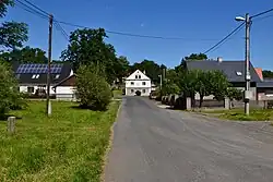 Střední část vesnice (pohled z jihu)