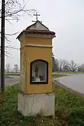 Kaple před vesnicí