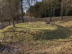 Újezd (u Hořovic) - tvrziště Doubravice (zvané též Pustý zámek) u hájenky Doubravka (10).jpg