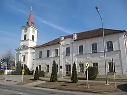 Kostel sv. Petra a Pavla a fara