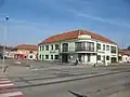 Křižovatka Komenského a Hybešovy s radnicí