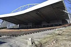 Zavěšená střecha letního kina