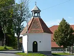 Kaple na návsi