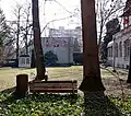 Pohled do zahrady s altánem
