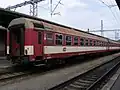 Vůz Btn752 ČD na pražském Masarykově nádraží v roce 2015