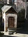 Krytá lávka nad kanálem je zavřená