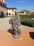 ČL9 socha.JPG