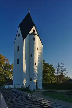 Černá věž, pozůstatek středověké tvrze