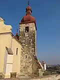 Románská věž kostela