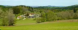 Pohled na osadu Červená u Kašperských Hor