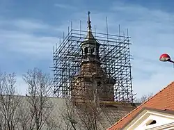 Červené_Pečky,_oprava_věže_zámku.jpg