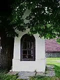 Červený Újezd (BN), kaplička se sochou.jpg