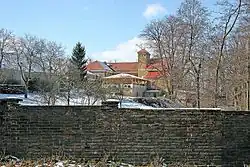Zámek ve vsi Červený Hrádek