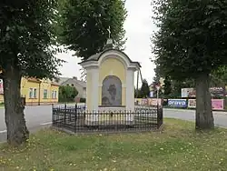 Česká_Skalice_trojboká_kaplička.jpg