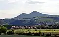 Libochovany, v pozadí se tyčí vrch Lovoš