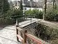 Cesta parkem k domu s pečovatelskou službou