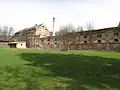 Pohled z parku na areál Schmittovy továrny
