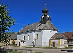 Farní kostel sv. Jana Nepomuckého v Člunku.