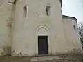Práh u dveří rotundy sv. Jiří