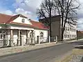 škola a dům čp. 89