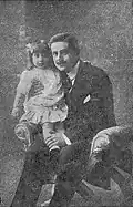 První manžel Fahir Bey s dcerou Samiye