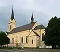 Pohled na kostel zboku