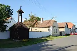 Zvonice a pohled na část vesnice