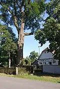Kříž ve vesnici