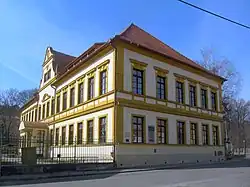 Gymnázium v bývalém zámku