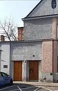 Boční vstupní dveře do bývalé tiskárny