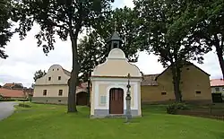 Kaplička v obci
