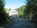 Vstupní brána do areálu a budova Podzemního výzkumného centra