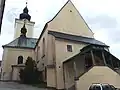 Vstupní schodiště, kostel, věž - pohled od Z