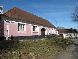 Dům