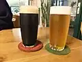 14° tmavý ležák (vlevo) a pšeničňák 12° (vpravo)
