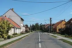 Hlavní ulice v Třebomyslicích