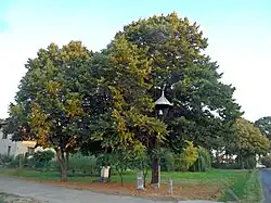 Zvonice a křížek
