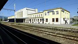 Nádražní budova v dubnu 2015
