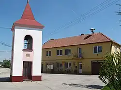 Zvonice z r. 1901 a obecní úřad