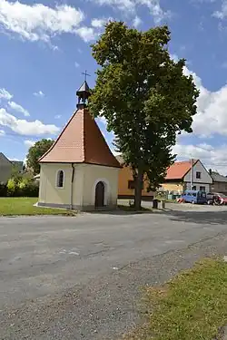 Kaple na návsi