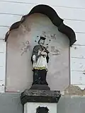 Socha Jana Nepomuckého na budově pošty