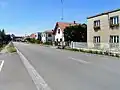 Domy při hlavní silnici