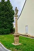 Žlutice sloup se sochou sv. Alžběty Durynské srpen 2025.jpg