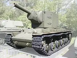 Těžký tank KV-2, vyráběný v letech 1940–1943