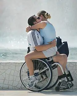 Fotografie Paralympijská láska oceněná v roce 2014 čestným certifikátem Mezinárodní asociace fotografů[8]